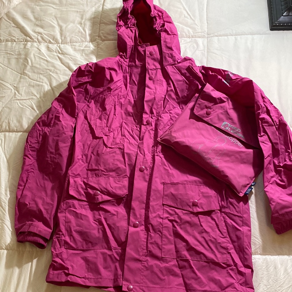 RED LEDGE brand YOUTH Rain jacket with pouch. PINK.  Size KIDS MEDIUM  (10/12).